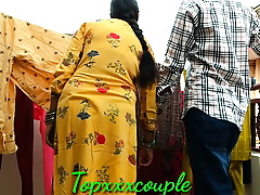 छत पर कपड़े सुखाने गई देसी भाभी को पकड़कर चोद ड़ाला